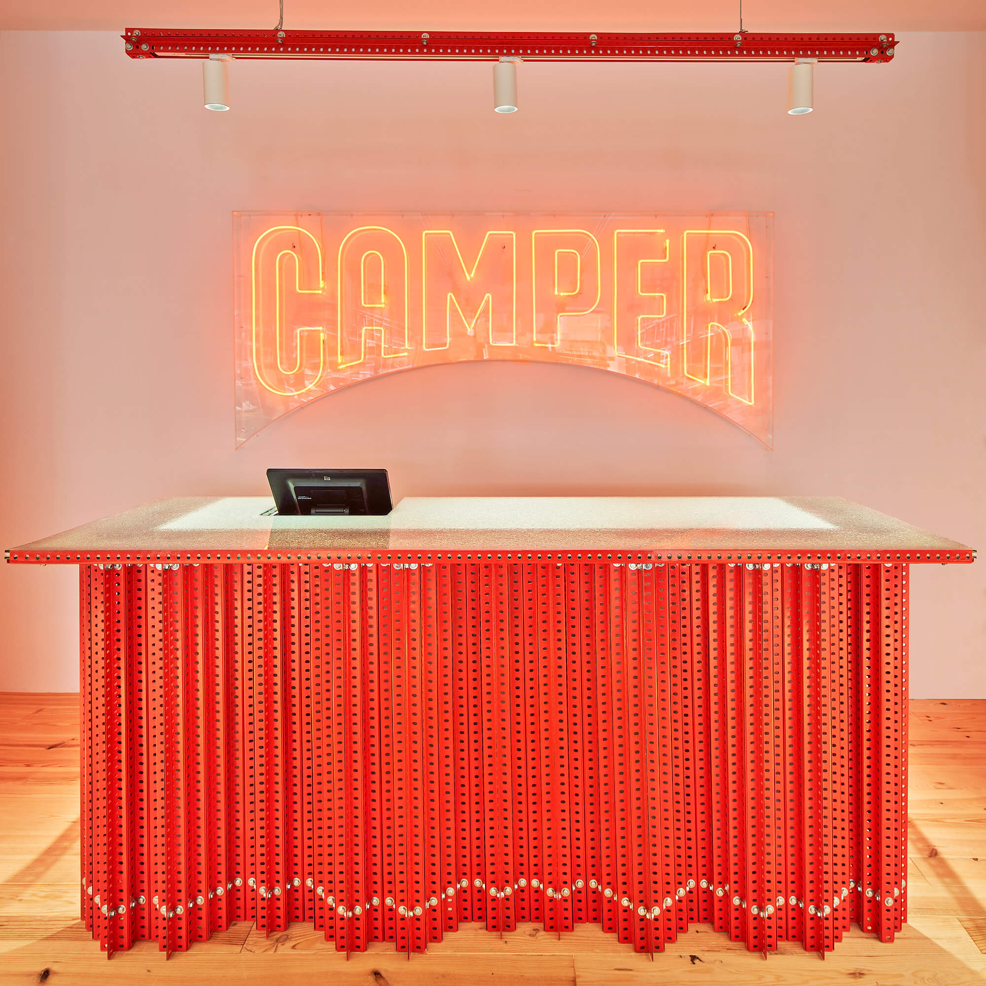 La nueva tienda de Camper diseñada por Jorge Penadés, un reciclado nada  'vintage', ICON Design